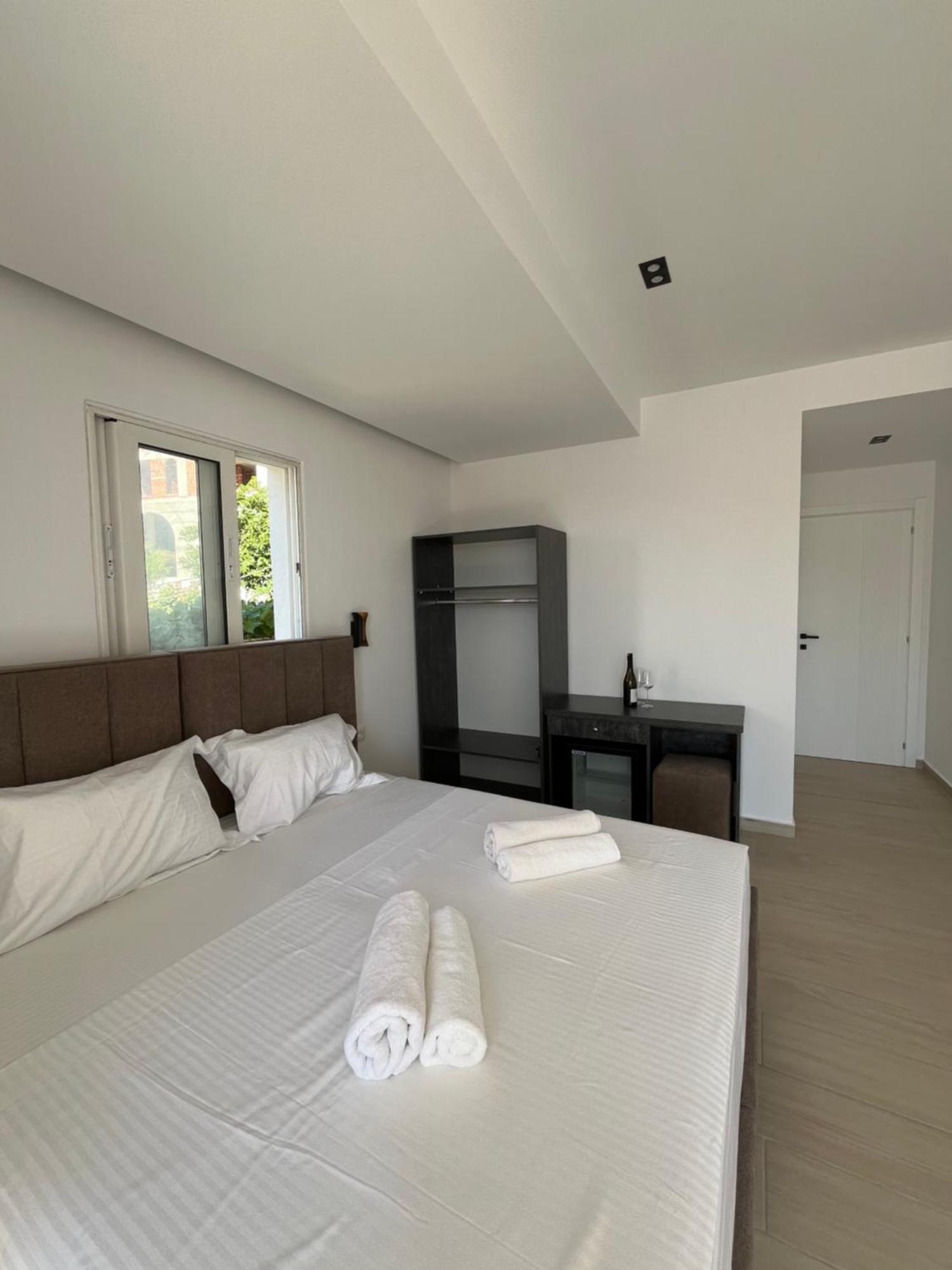 Del Mare Hotel Саранде Екстериор снимка